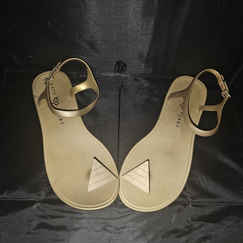 ​Katy Perry "The Geli" Pyramid Thong Sandals